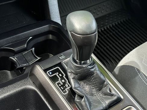 Used 2021 Toyota Tacoma TRD Sport w/ Technology Package image 19