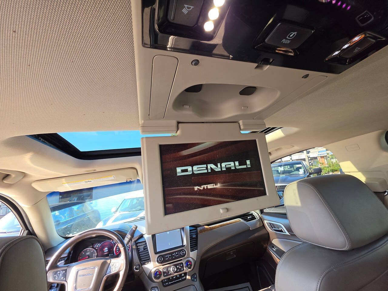 Used 2015 GMC Yukon Denali w/ Touring Package AWD/4WD image 53