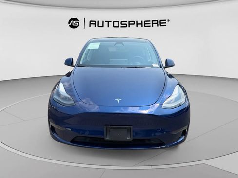 Used 2024 Tesla Model Y Long Range AWD/4WD image 2