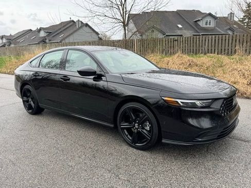 Used 2025 Honda Accord Sport image 4
