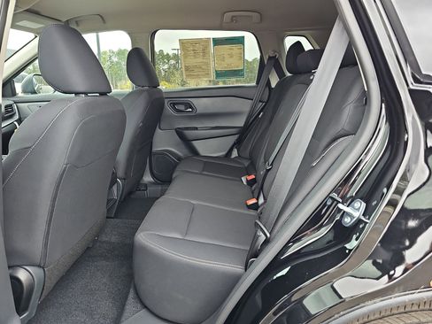 Used 2025 Nissan Rogue S image 14