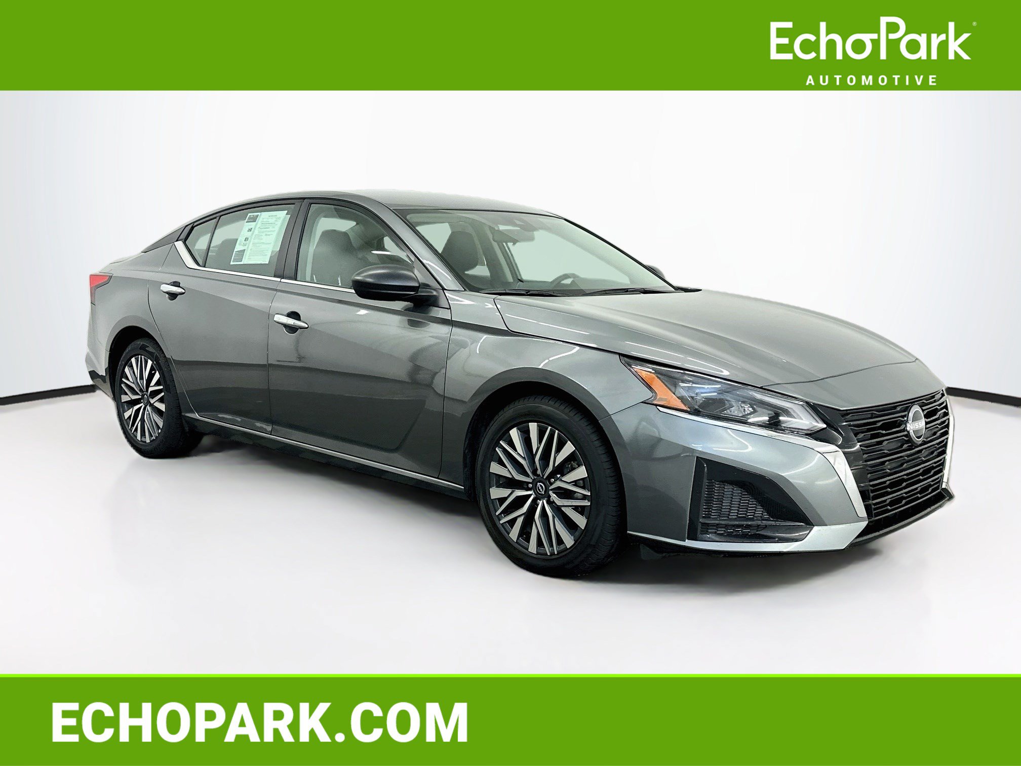 Used 2025 Nissan Altima 2.5 SV FWD image 1