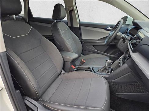 Used 2024 Volkswagen Taos SE w/ Panoramic Sunroof Package FWD image 21