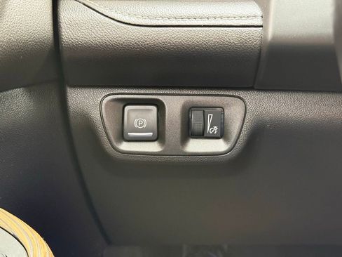 Used 2019 GMC Acadia SLE image 17