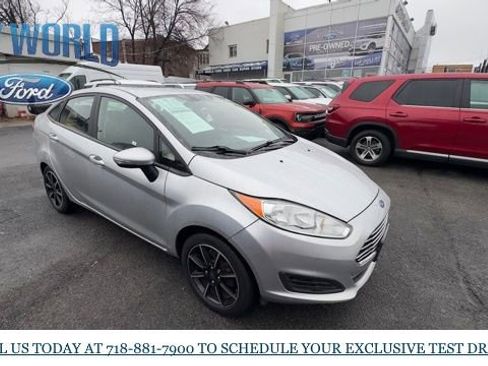 Used 2015 Ford Fiesta SE image 7