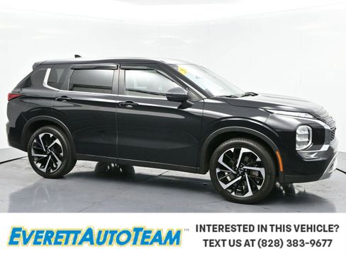 Used 2022 Mitsubishi Outlander SE image 1