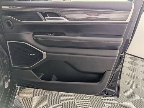 Used 2022 Jeep Wagoneer Series III w/ Rear Seat Video Group 1 image 38