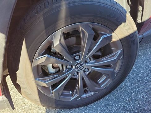 Used 2023 Toyota RAV4 XLE Premium image 12