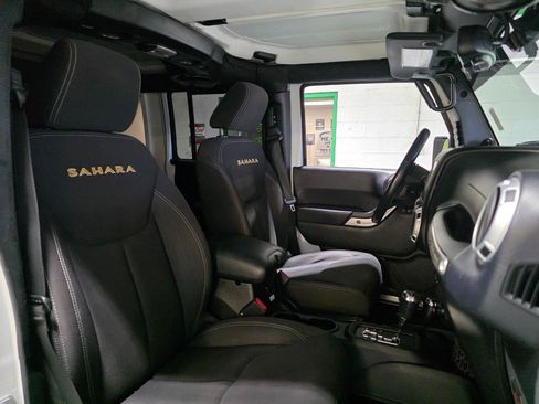 Used 2013 Jeep Wrangler Unlimited Sahara w/ Dual Top Group AWD/4WD image 23