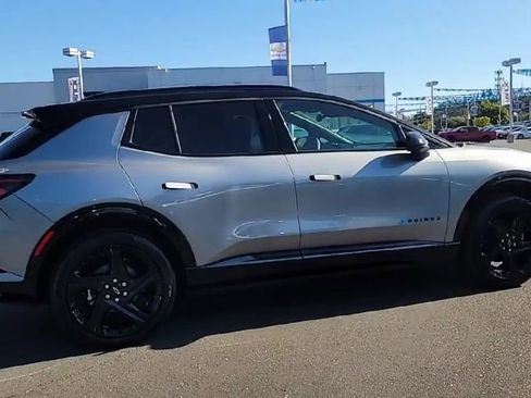 New 2026 Chevrolet Equinox EV RS image 9