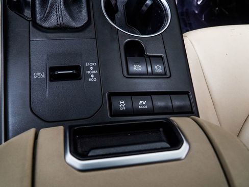 Used 2021 Toyota Highlander XLE FWD image 22