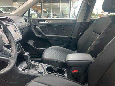 Used 2024 Volkswagen Tiguan SE AWD/4WD image 14