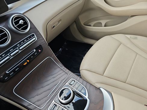 Used 2018 Mercedes-Benz GLC 300 image 27