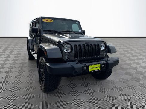 Used 2018 Jeep Wrangler Unlimited Sahara w/ Dual Top Group AWD/4WD image 3
