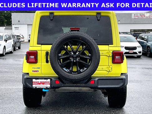 Used 2023 Jeep Wrangler Unlimited Sahara w/ Cold Weather Group AWD/4WD image 4