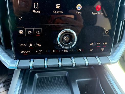 Used 2026 GMC Acadia Elevation w/ Elevation Premium Package FWD image 23