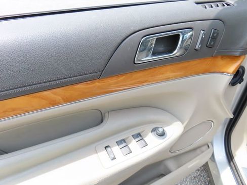 Used 2010 Lincoln MKT 2WD image 13