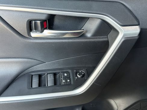 Used 2021 Toyota RAV4 XLE FWD image 14