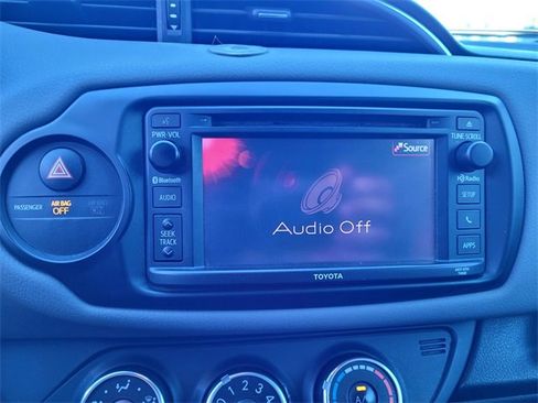 Used 2015 Toyota Yaris L image 14