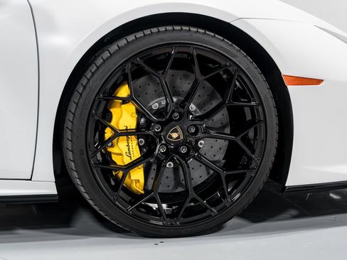 Used 2022 Lamborghini Huracan EVO AWD/4WD image 46