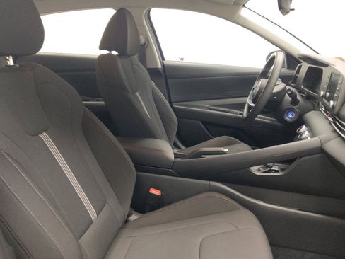 Used 2024 Hyundai Elantra SE FWD image 21