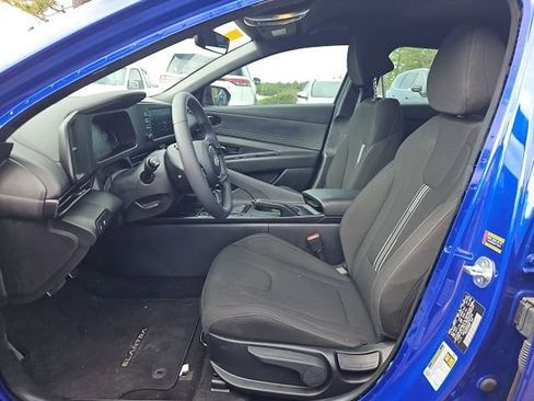 Used 2025 Hyundai Elantra Sport image 5