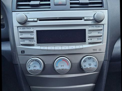 Used 2011 Toyota Camry SE image 35