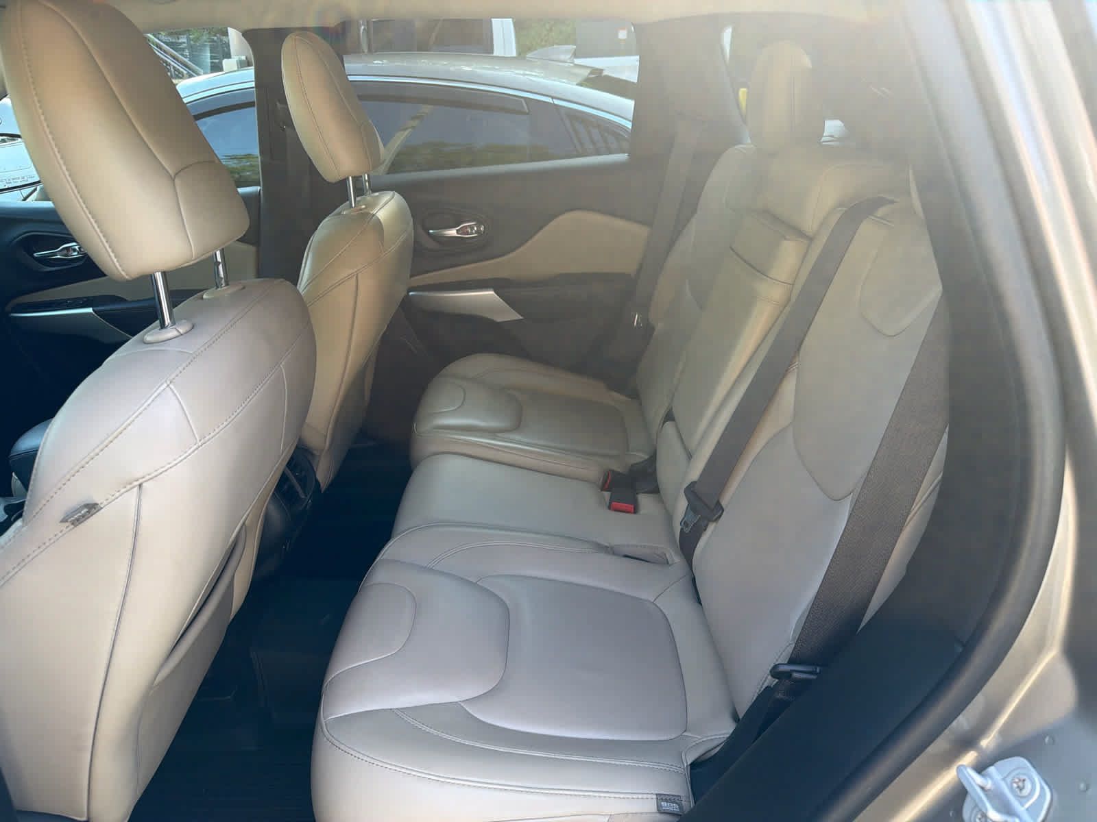 Used 2018 Jeep Cherokee Limited AWD/4WD image 8
