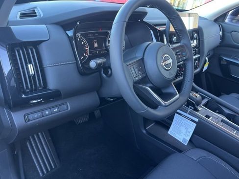 New 2025 Nissan Pathfinder SV image 9