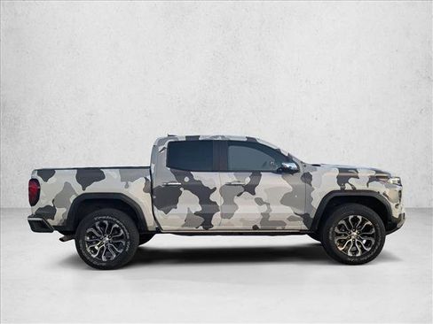 Used 2023 GMC Canyon Denali image 4