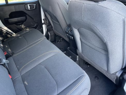 Used 2024 Jeep Wrangler Unlimited AWD/4WD image 25