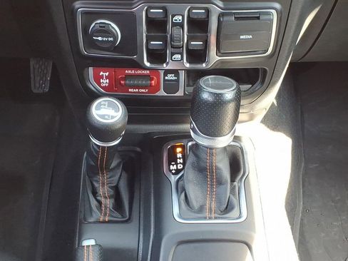 Used 2023 Jeep Gladiator Mojave w/ LED Lighting Group AWD/4WD image 18