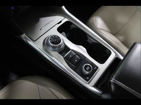 Certified 2023 Ford Explorer Limited w/ Hybrid Equipment Group 310A AWD/4WD image 17