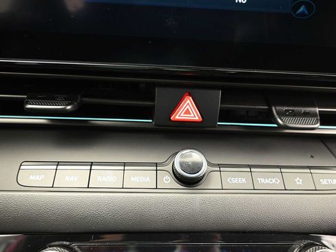 Certified 2025 Hyundai Elantra SEL FWD image 19