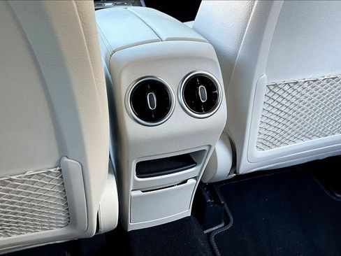 Used 2025 Mercedes-Benz GLB 250 4MATIC image 25