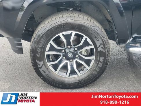 Used 2022 Toyota Tacoma TRD Sport w/ Technology Package RWD image 13