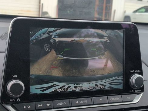Used 2025 Nissan Altima 2.5 SV FWD image 5