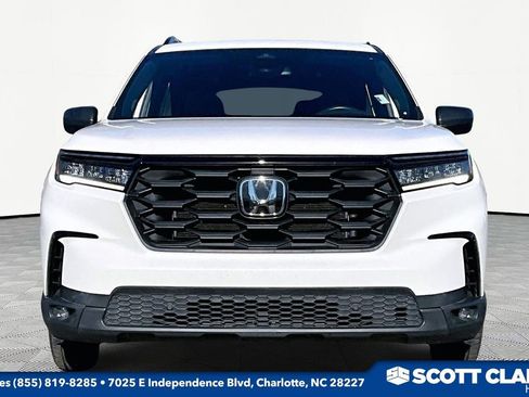 Used 2023 Honda Pilot Sport image 2