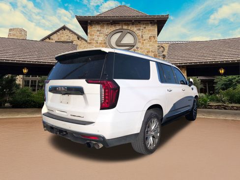 Used 2022 GMC Yukon XL Denali w/ Denali Premium Package image 5