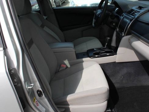 Used 2012 Toyota Camry LE image 12