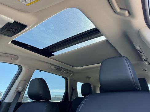 New 2026 Nissan Pathfinder Platinum FWD image 14