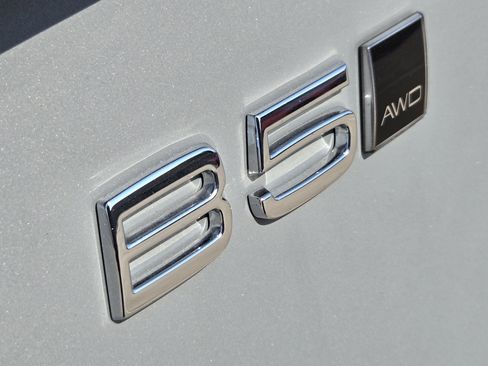 Certified 2025 Volvo XC90 B5 Core w/ Climate Package image 16