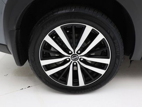 Used 2024 Nissan Pathfinder Platinum image 10