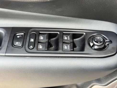Used 2023 Jeep Renegade Latitude AWD/4WD image 12