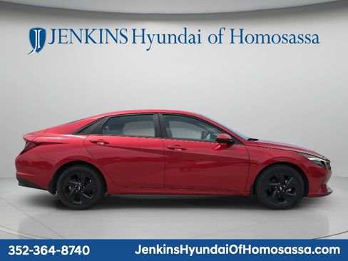 Used 2021 Hyundai Elantra SEL w/ Convenience Package FWD image 3