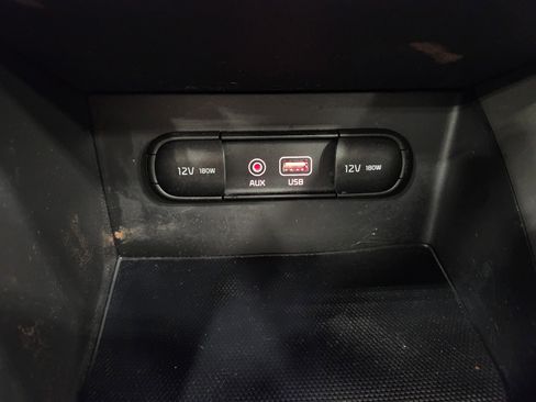 Used 2017 Kia Niro LX image 9