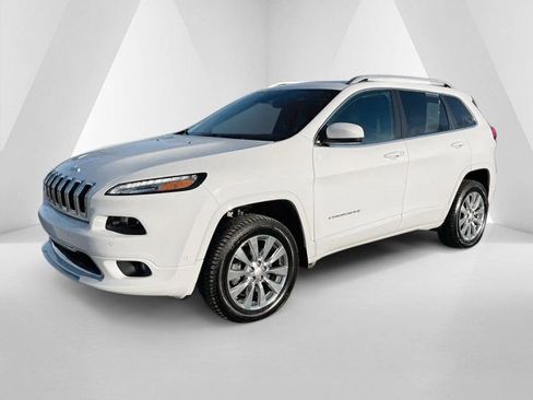 Used 2017 Jeep Cherokee Overland w/ Technology Group AWD/4WD image 3