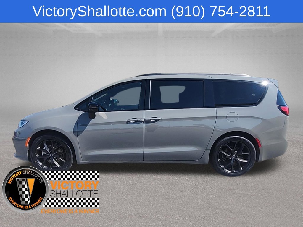 Used 2025 Chrysler Pacifica Limited FWD image 21
