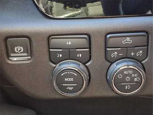 Used 2025 Chevrolet Silverado 2500 LT image 17