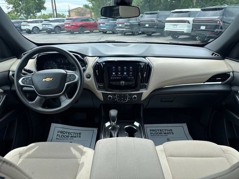 Used 2023 Chevrolet Traverse LS AWD/4WD image 2